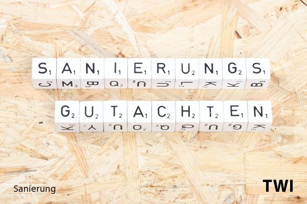 Das Wort "Sanierungsgutachten" mit Buchstabenwürfeln geschrieben